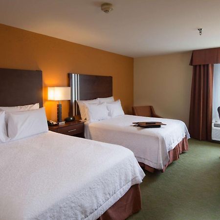 Hampton Inn Корнелія Екстер'єр фото