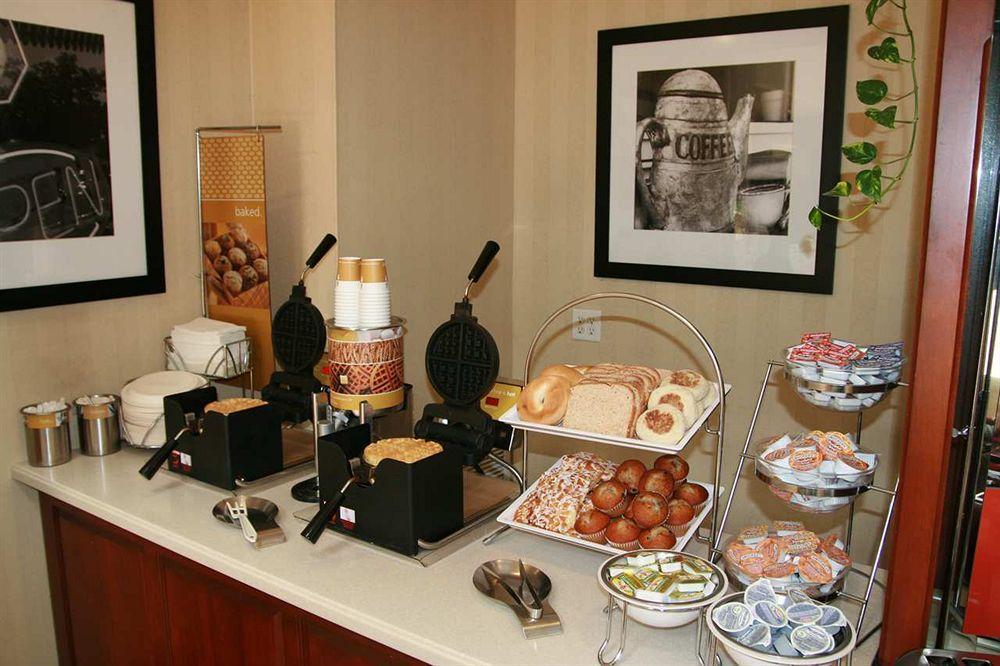 Hampton Inn Корнелія Ресторан фото