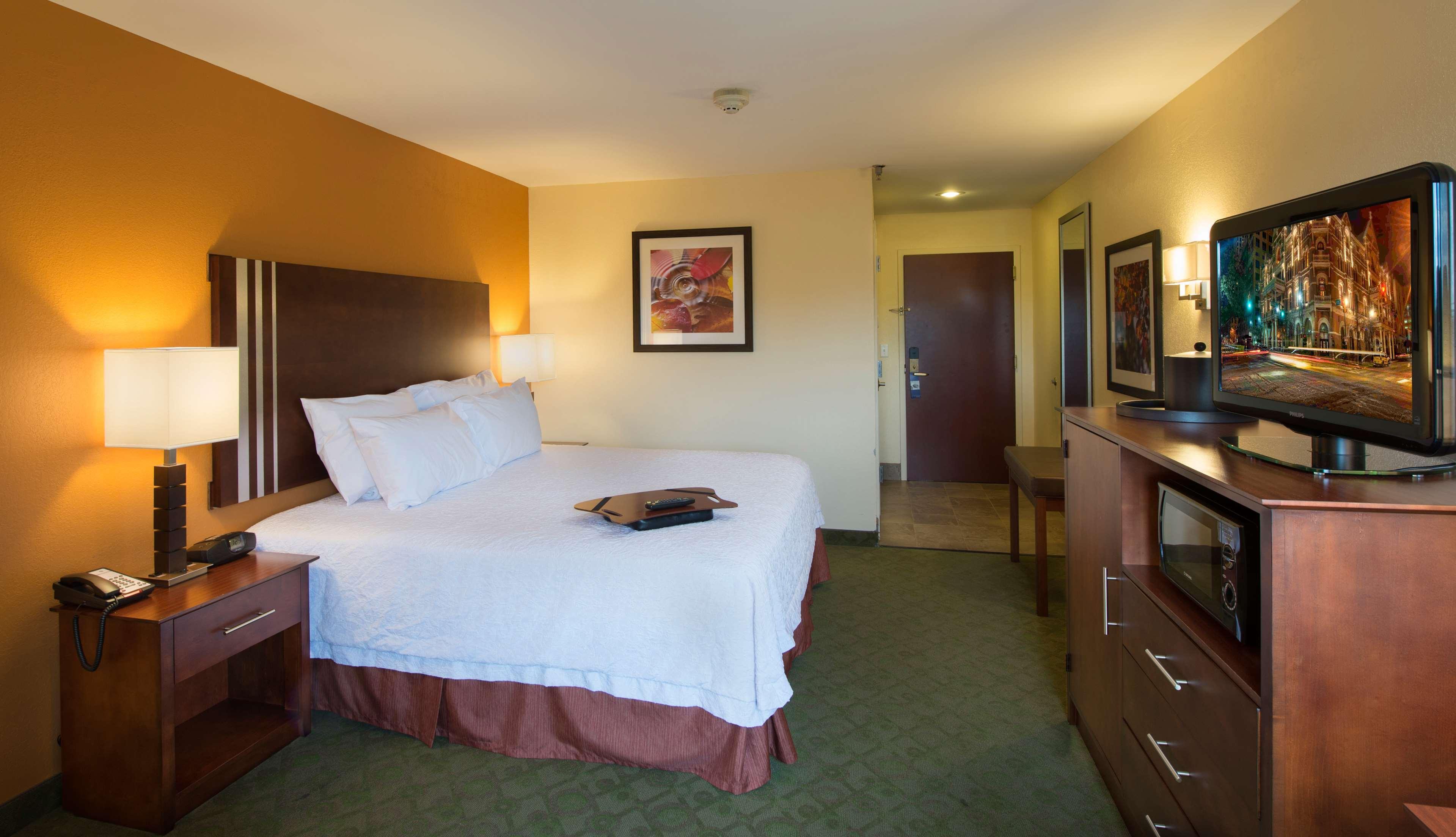 Hampton Inn Корнелія Екстер'єр фото