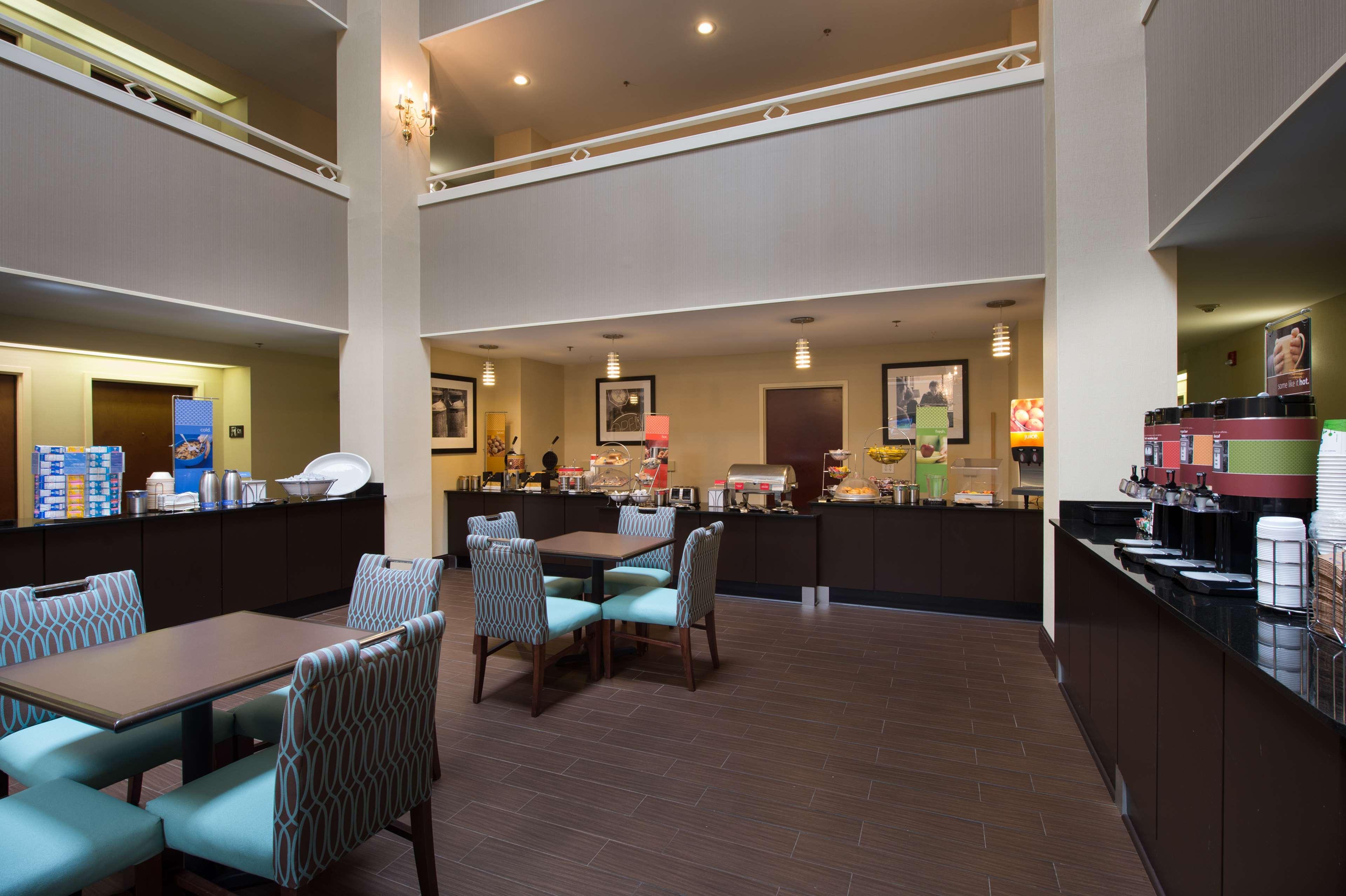 Hampton Inn Корнелія Екстер'єр фото