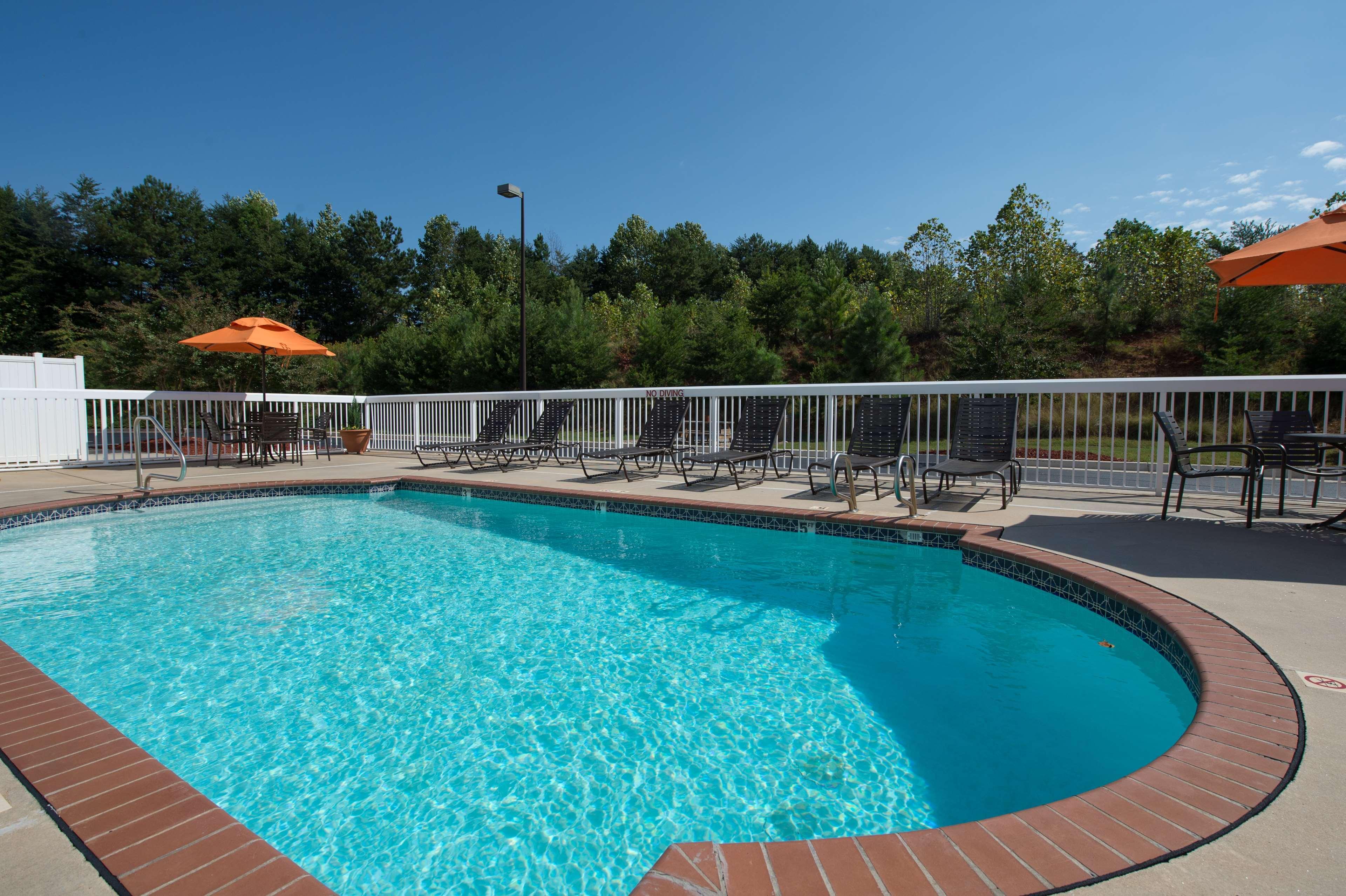 Hampton Inn Корнелія Екстер'єр фото