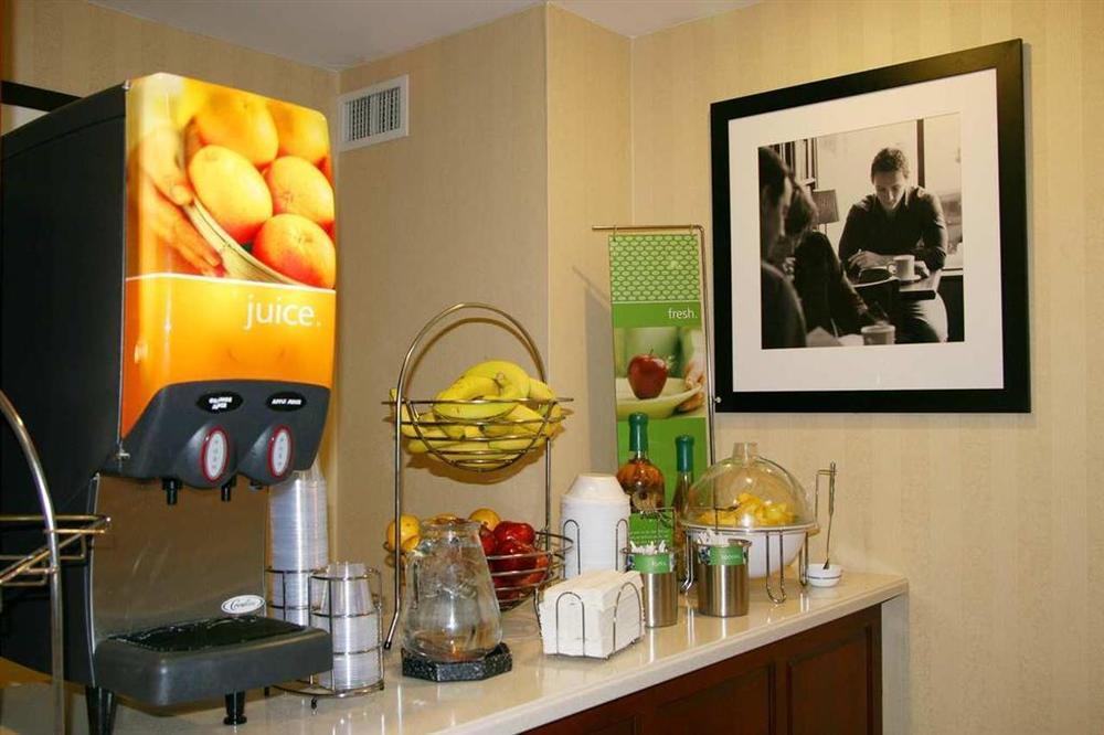 Hampton Inn Корнелія Ресторан фото