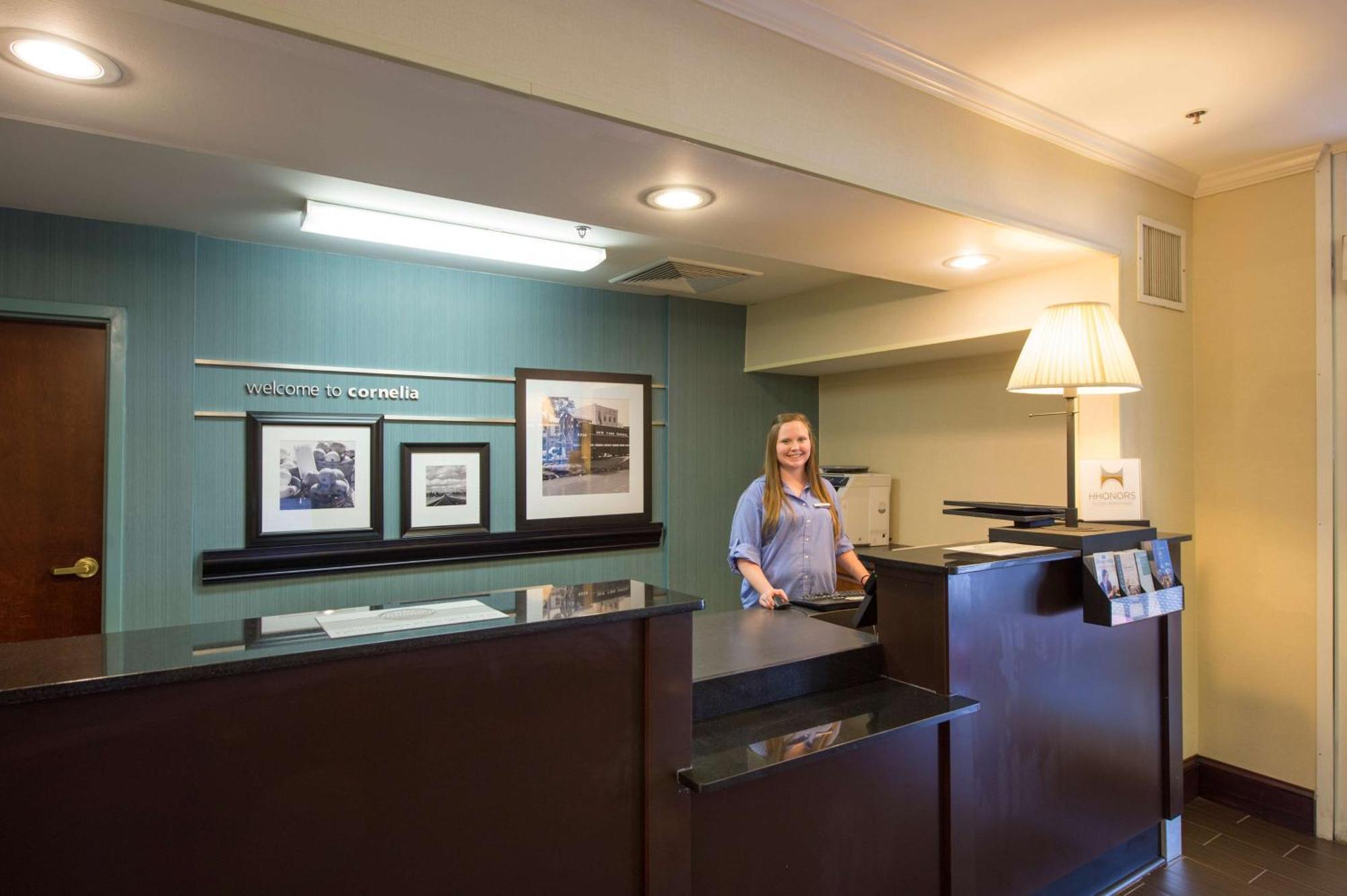 Hampton Inn Корнелія Екстер'єр фото